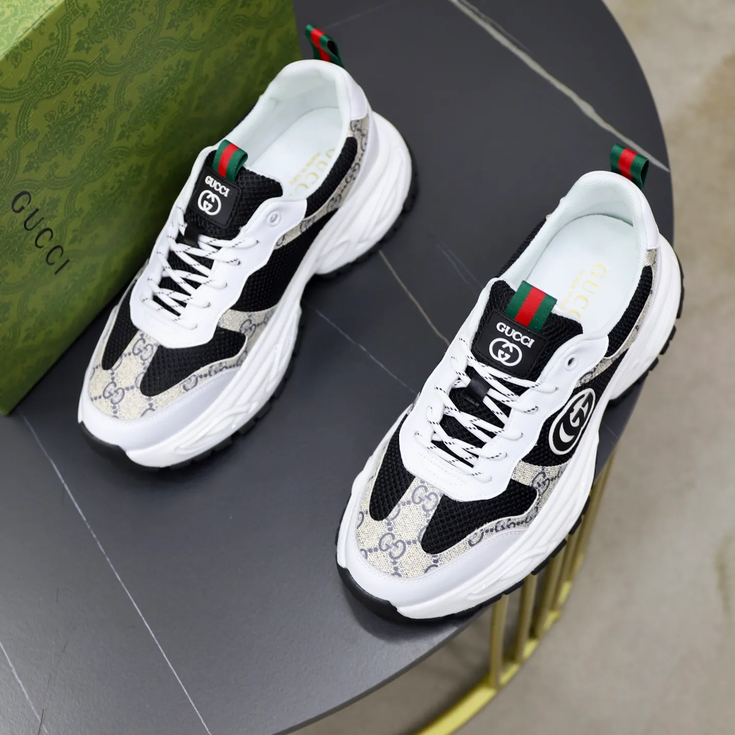 Ex-factory price: 462💰🙅‍♂️🙅‍♂️🙅‍♂️ Brand: Gucci GUCCi Standard code: 38-44 (45 customized) Grade: Same as the official website Material: Original material splicing Comfortable and breathable lining Lightweight and wear-resistant sports outsole Style category: Men's fashionable casual shoes Running sneakers Distinguished luxury brand elements Top luxury Color: actual picture color